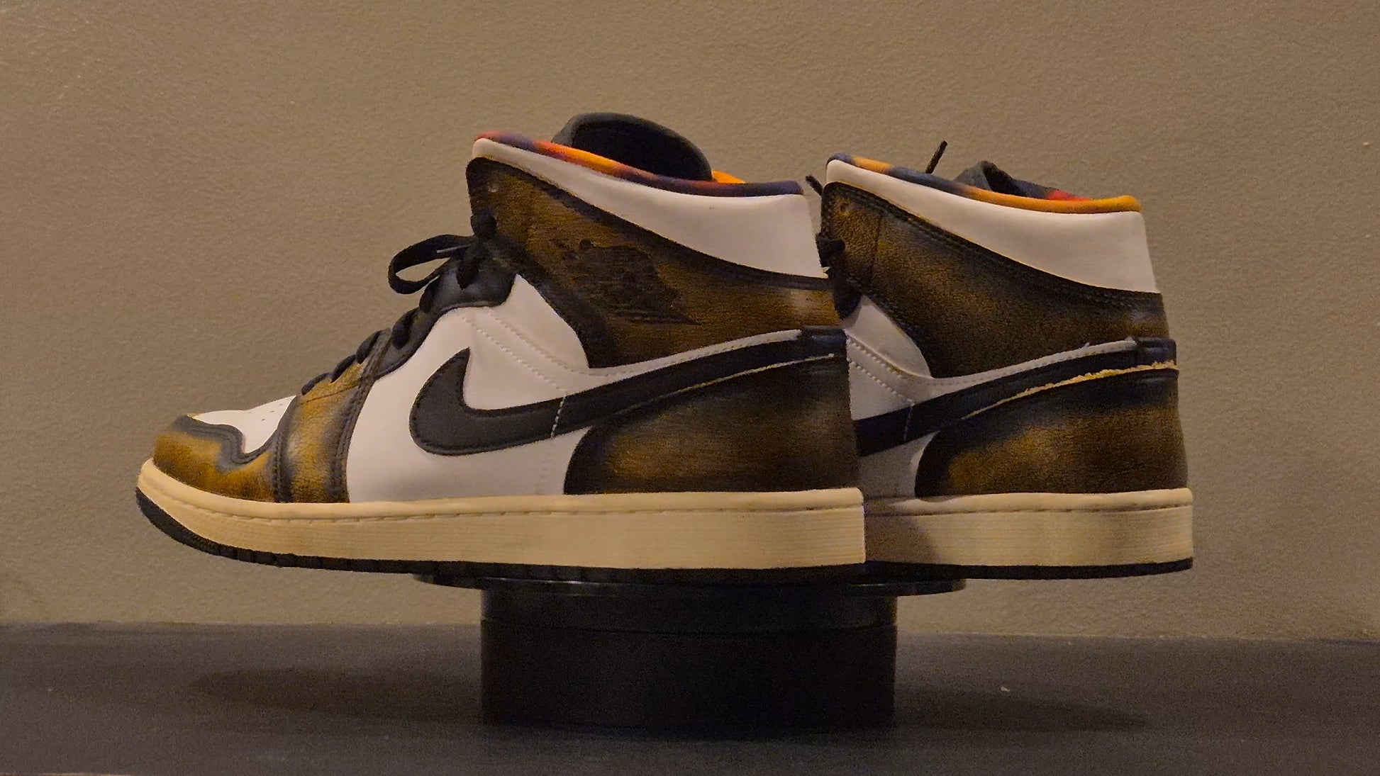 For Sale: Nike Air Jordan 1 Mid (2nd hand)