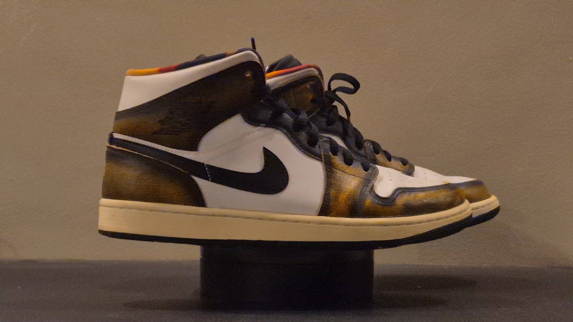 For Sale: Nike Air Jordan 1 Mid (2nd hand)