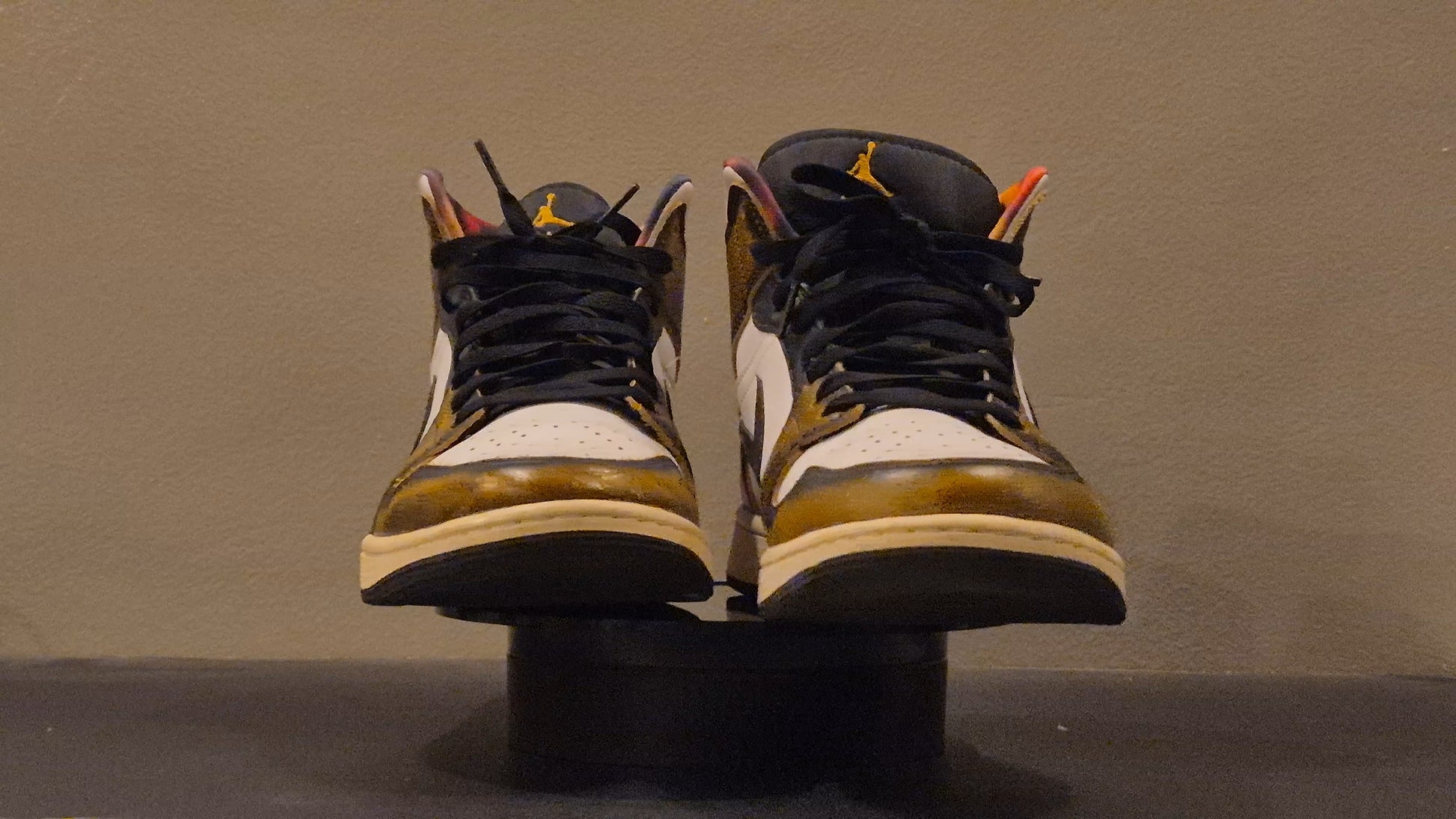 For Sale: Nike Air Jordan 1 Mid (2nd hand)