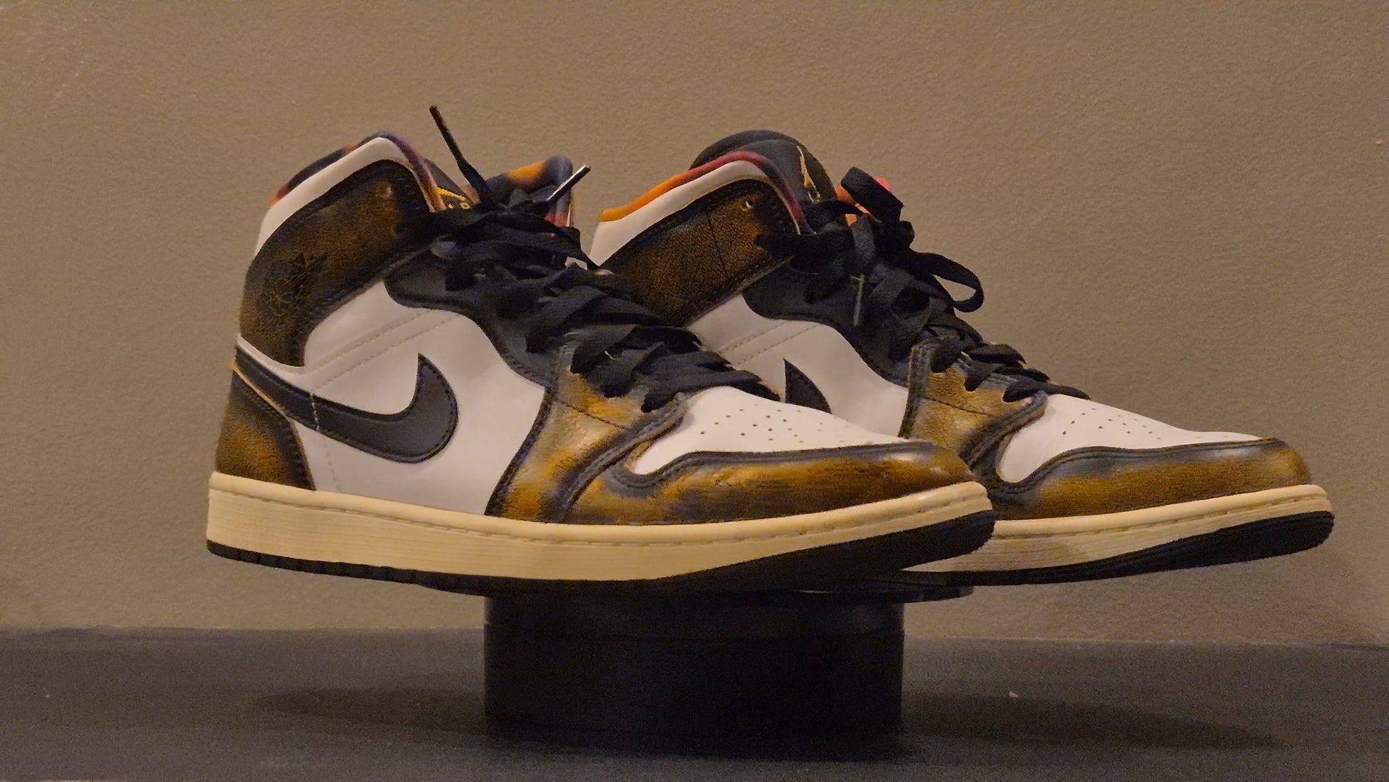 For Sale: Nike Air Jordan 1 Mid (2nd hand)