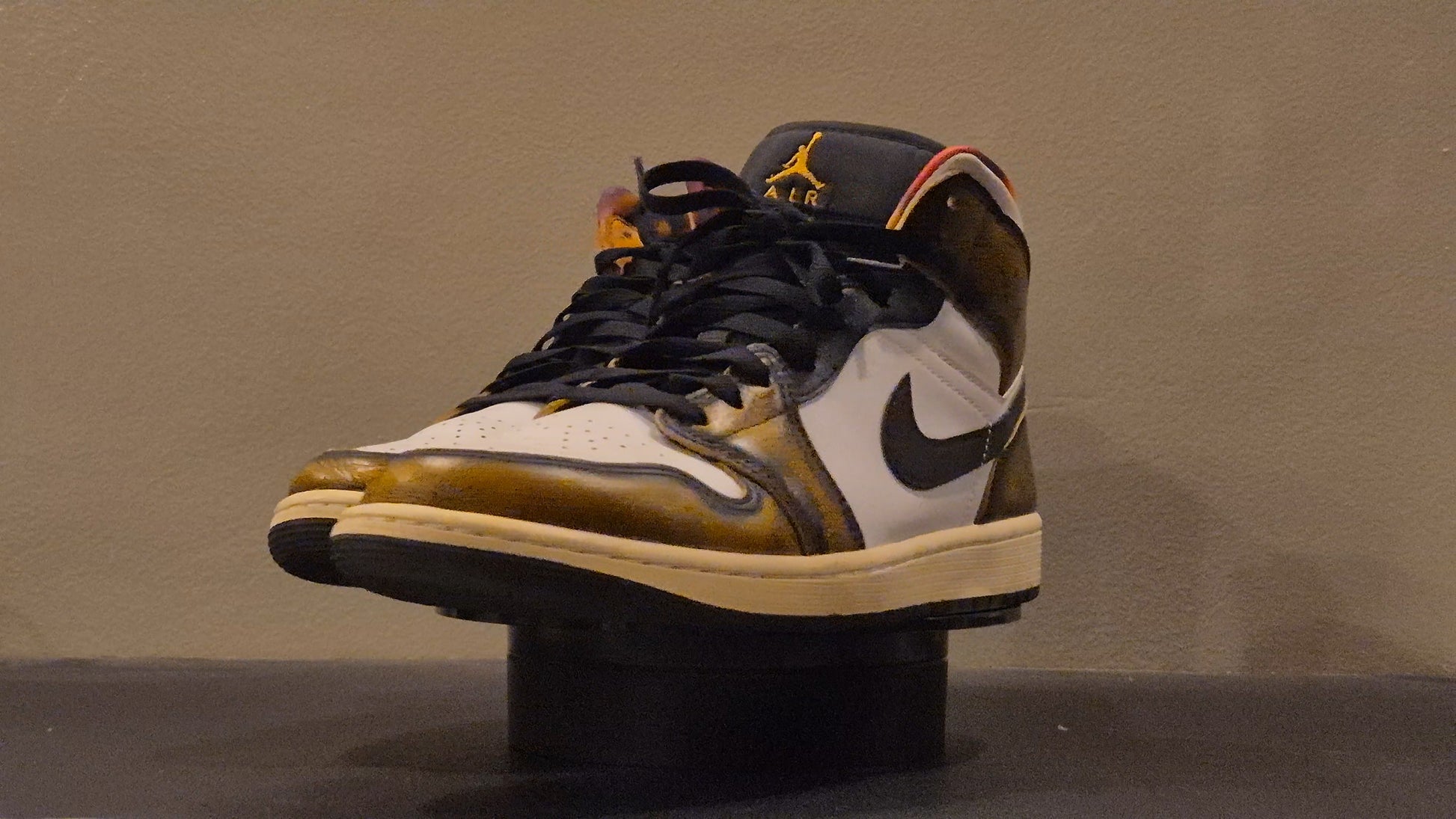 For Sale: Nike Air Jordan 1 Mid (2nd hand)